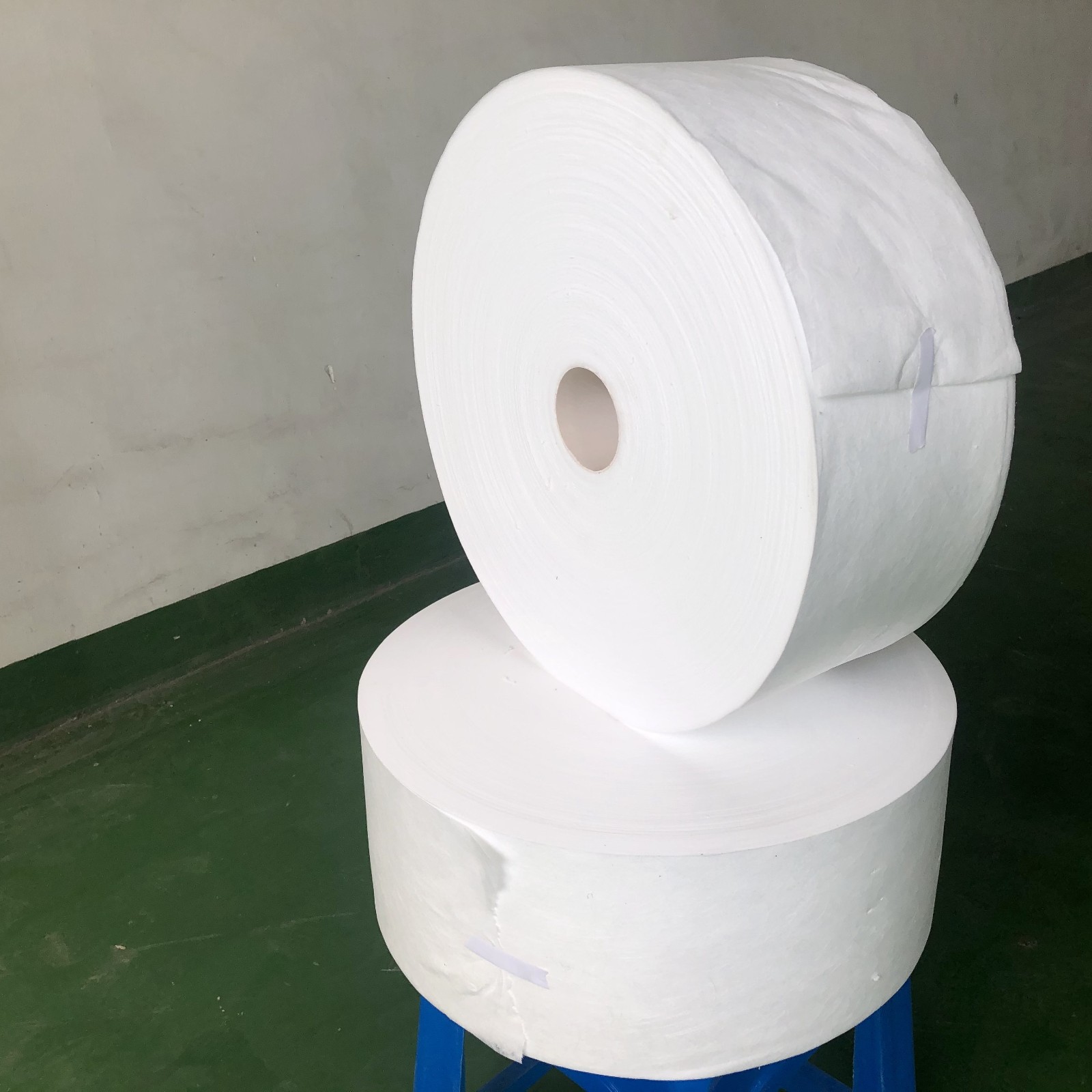 Meltblown non-woven fabric